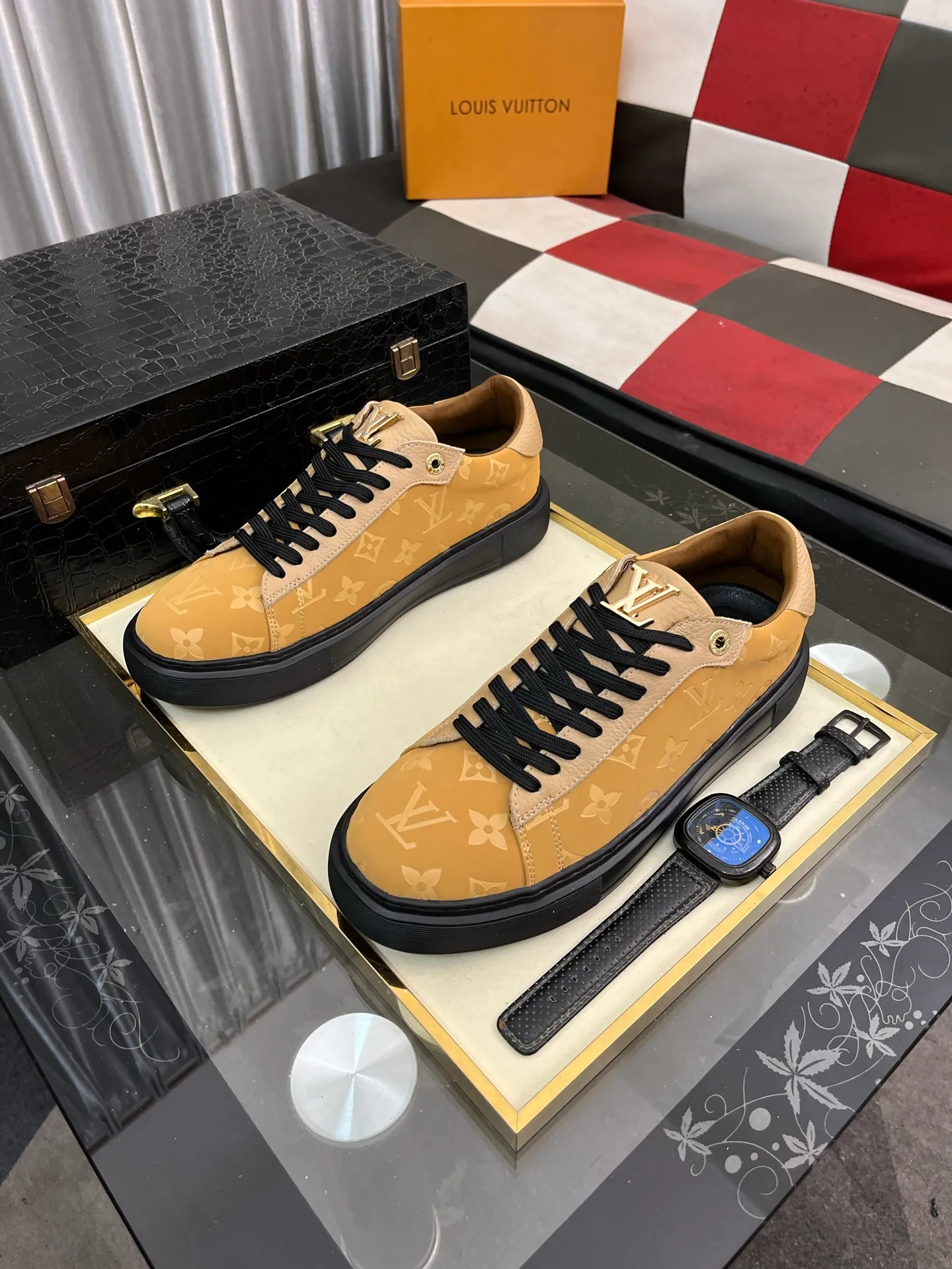 Men's shoes 💰440⌚️⌚️《LV》latest men's casual shoes, genuine leather lining, rubber wear-resistant outsole, fine lines and beautiful strips, not too much decoration, European and American style, comfortable and high-end, code number: 38 to 44 45 can be customized, 3️⃣colors are available